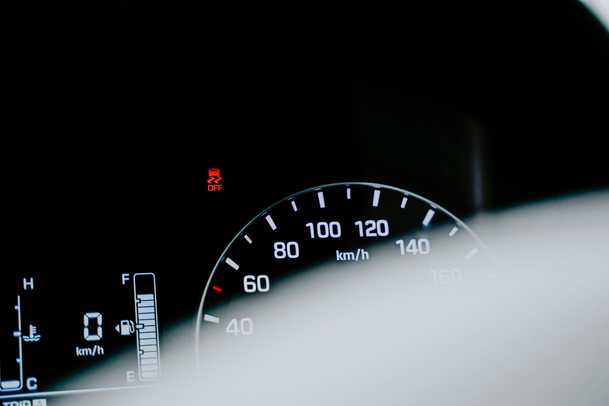 Compteur vitesse et voyant d'alerte voiture