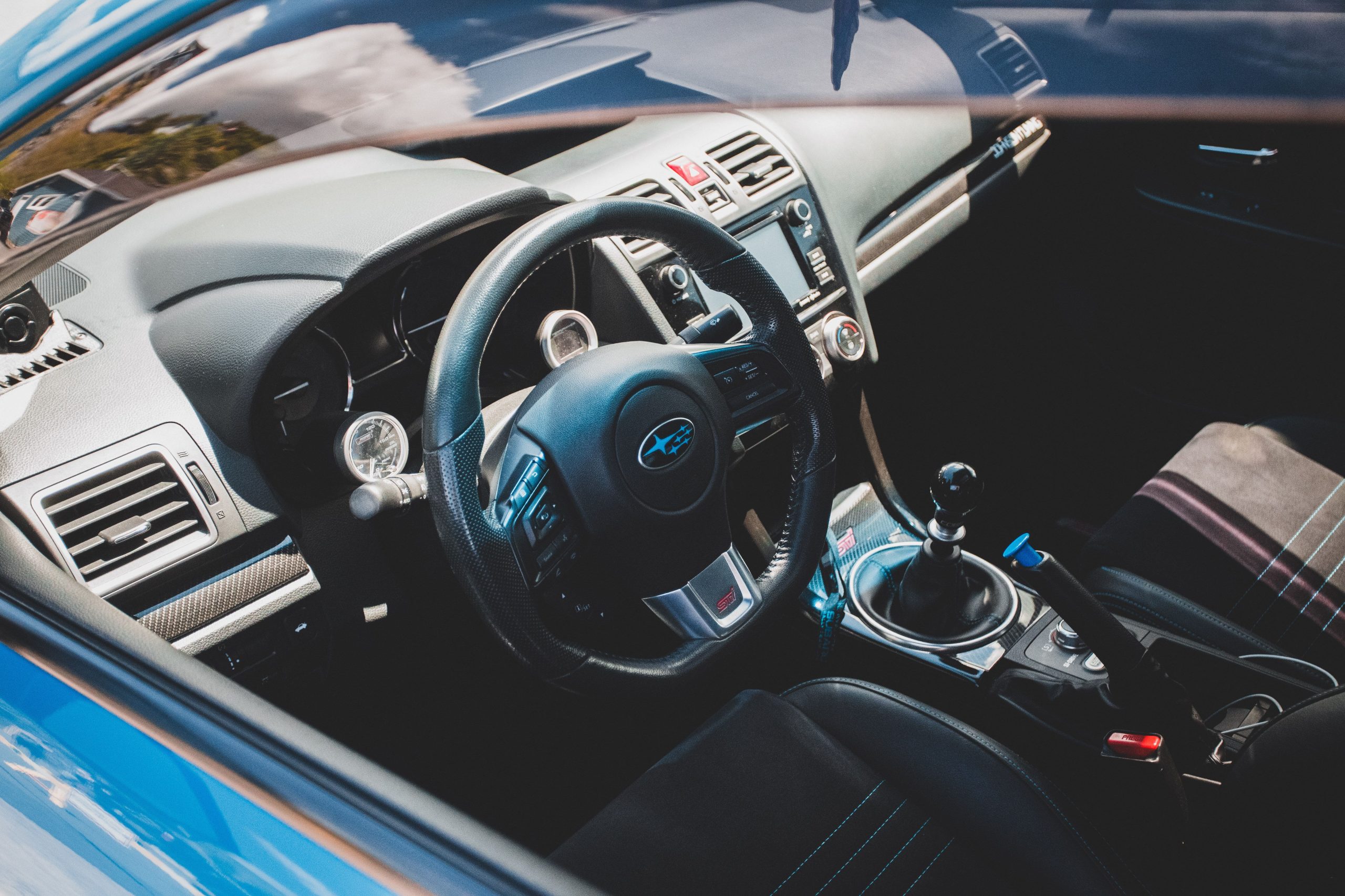 Intérieur épuré Clio 4 volant boîte manuelle