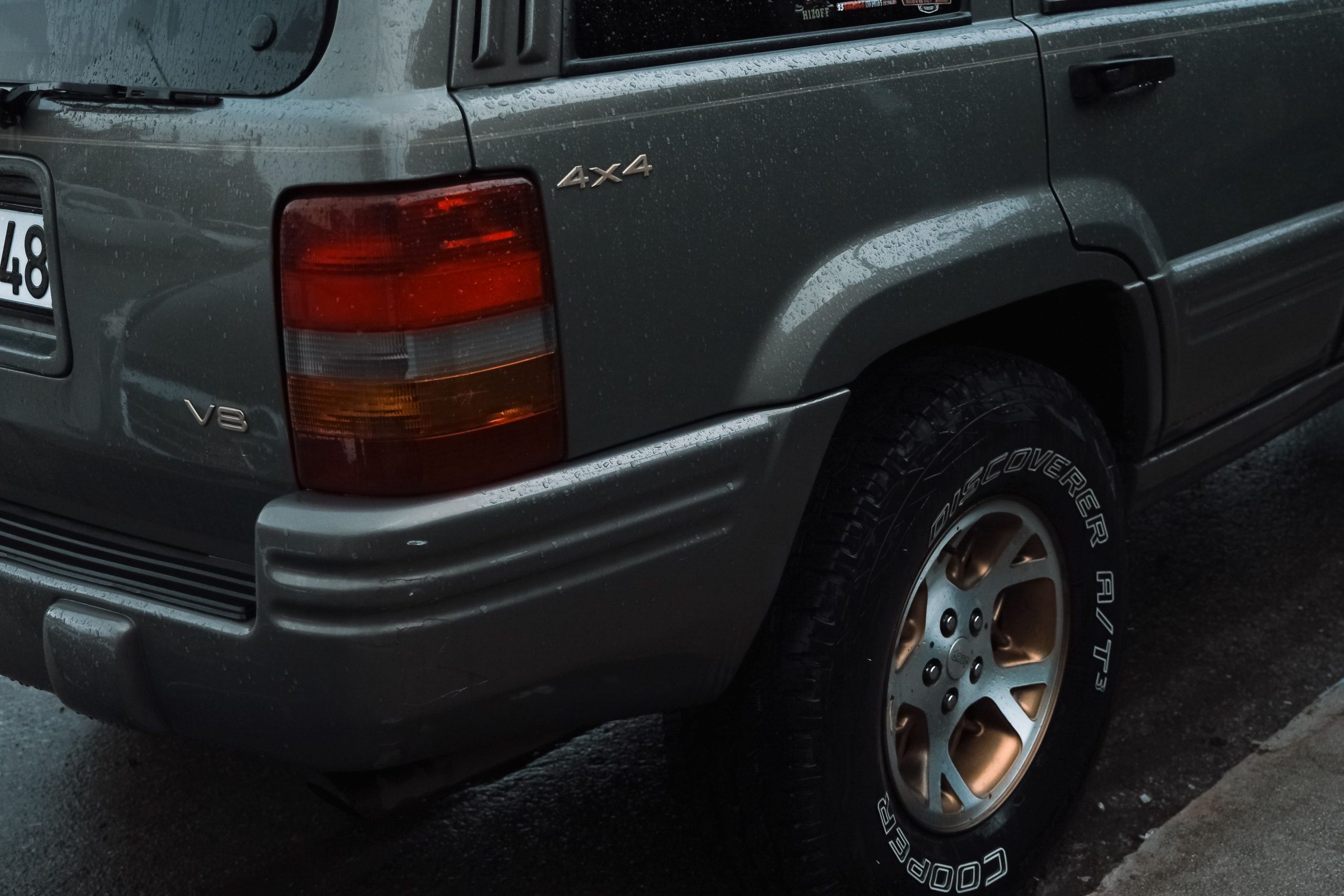 SUV V8 quatre-quatre pneu Cooper pluie