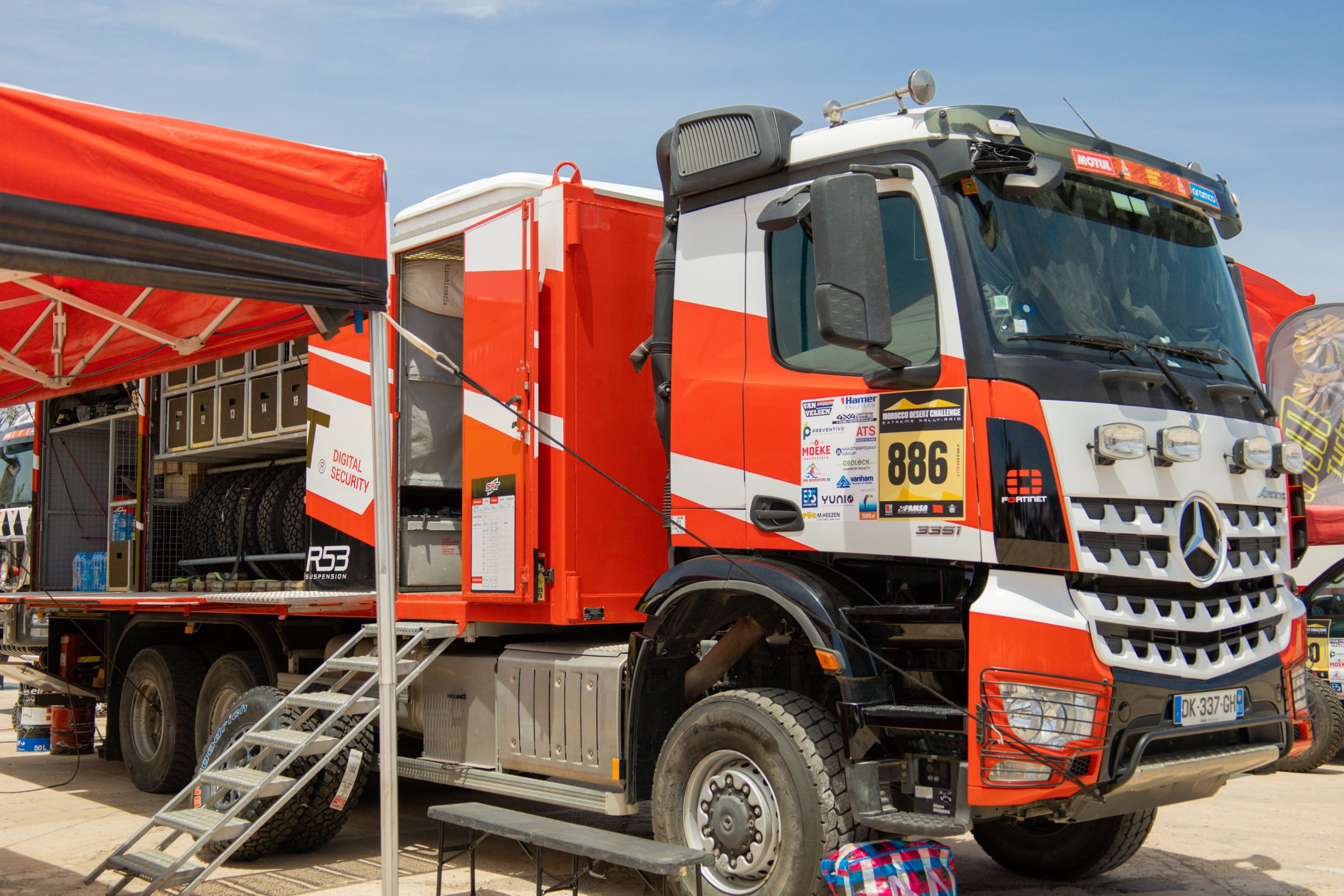Camion tout terrain équipé pour la compétition