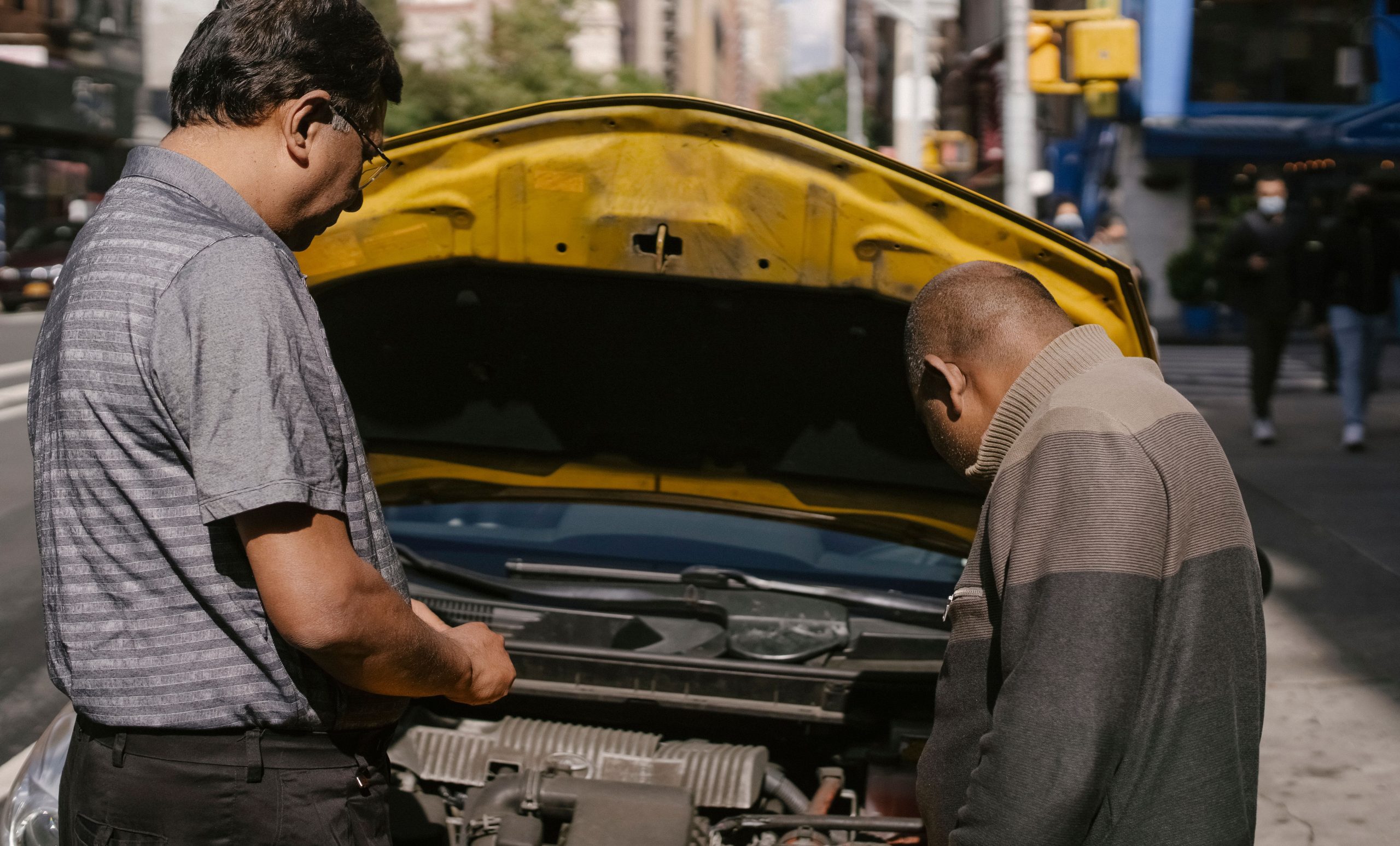 Diagnostic du moteur sous le capot ouvert