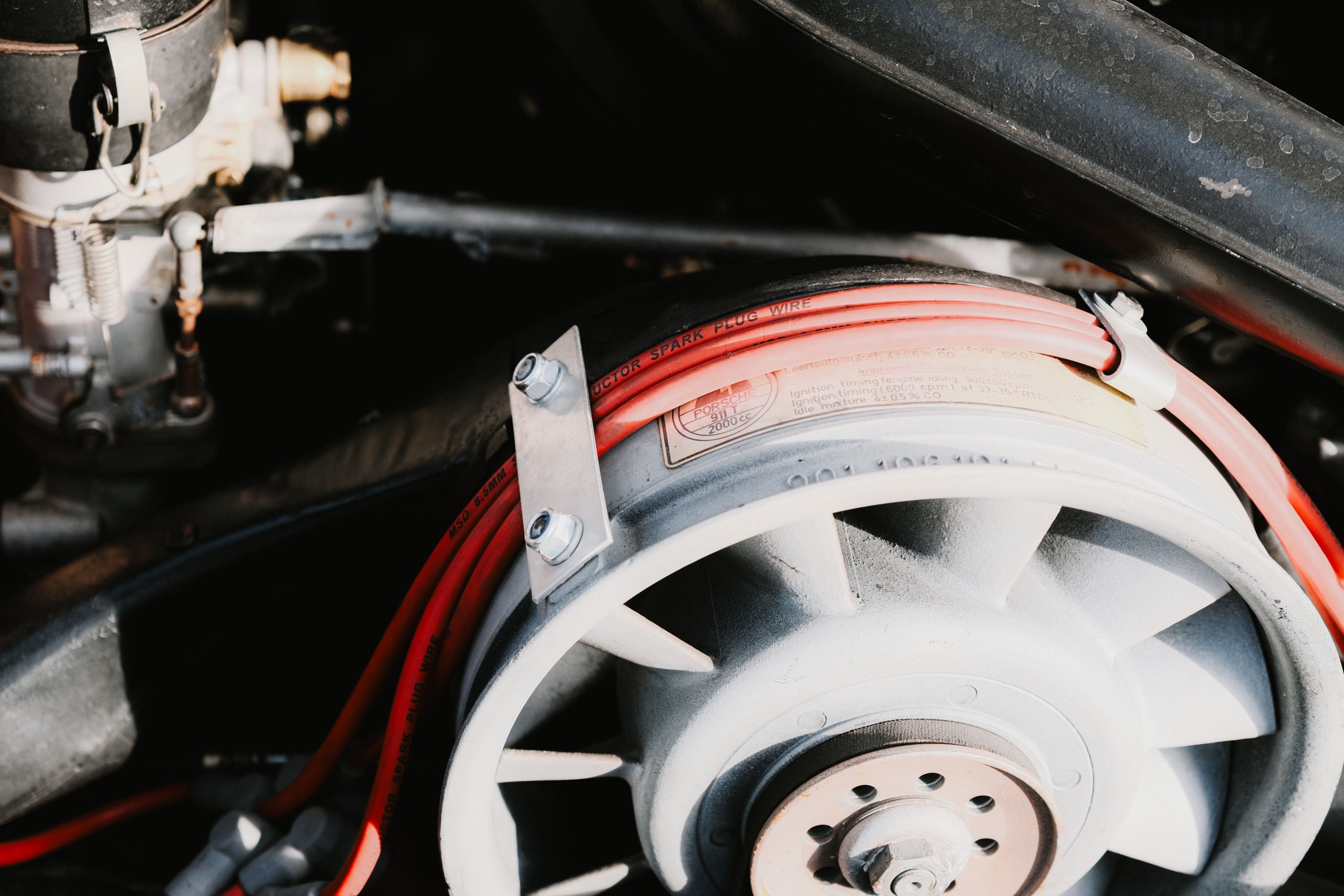Gros plan bougies d'allumage moteur automobile
